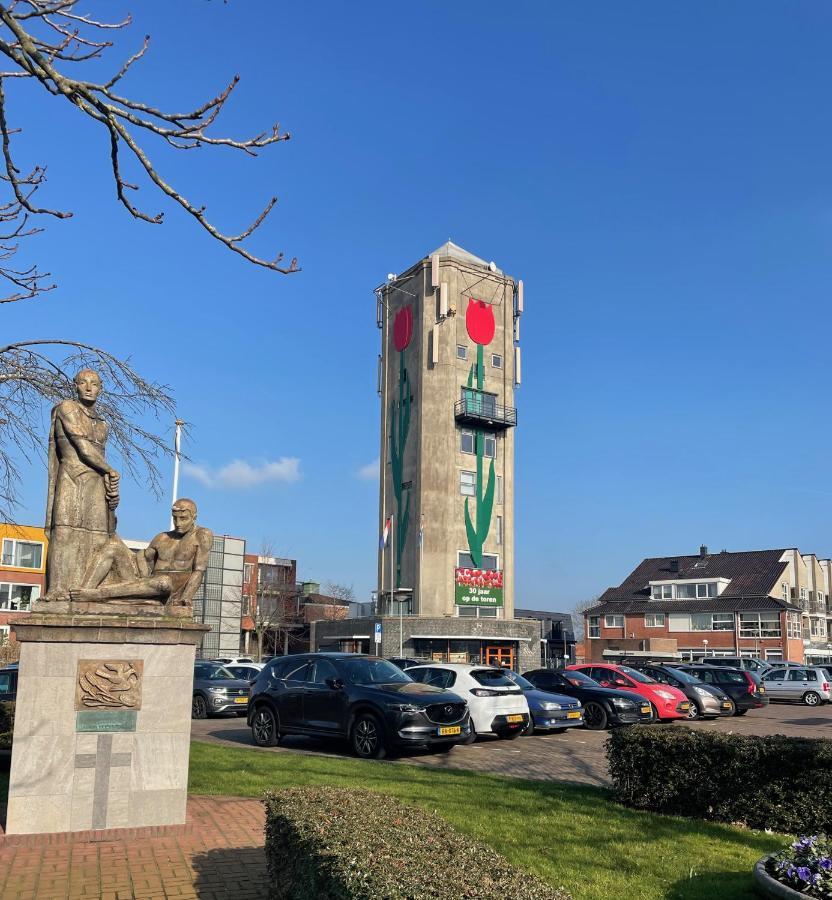 B&B De Tulpentoren Roelofarendsveen Bagian luar foto