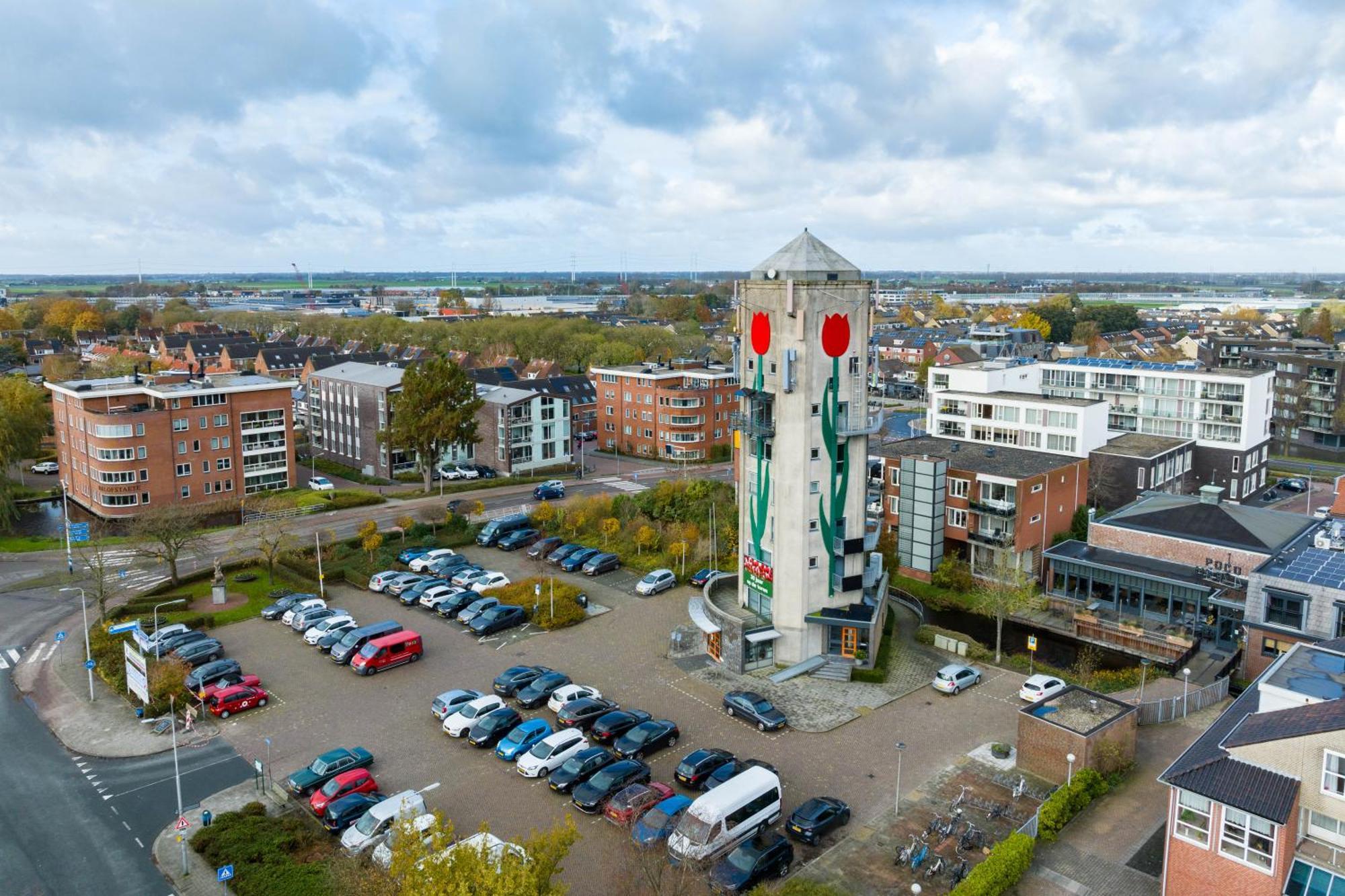B&B De Tulpentoren Roelofarendsveen Bagian luar foto